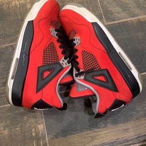 Jordan 4 Retro Toro Bravo